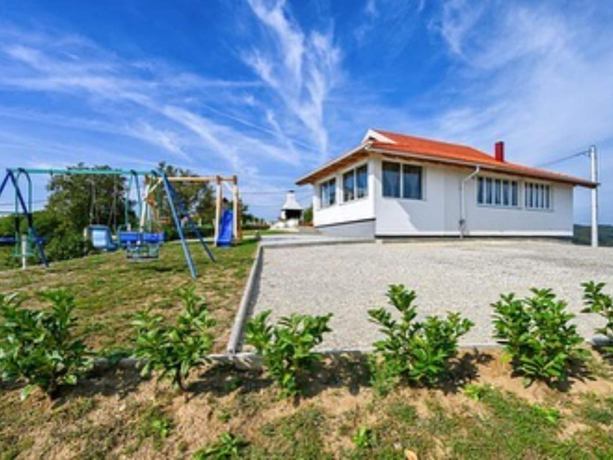 Villa Cerina - Three Bedorom With Outdoor Swimming Pool