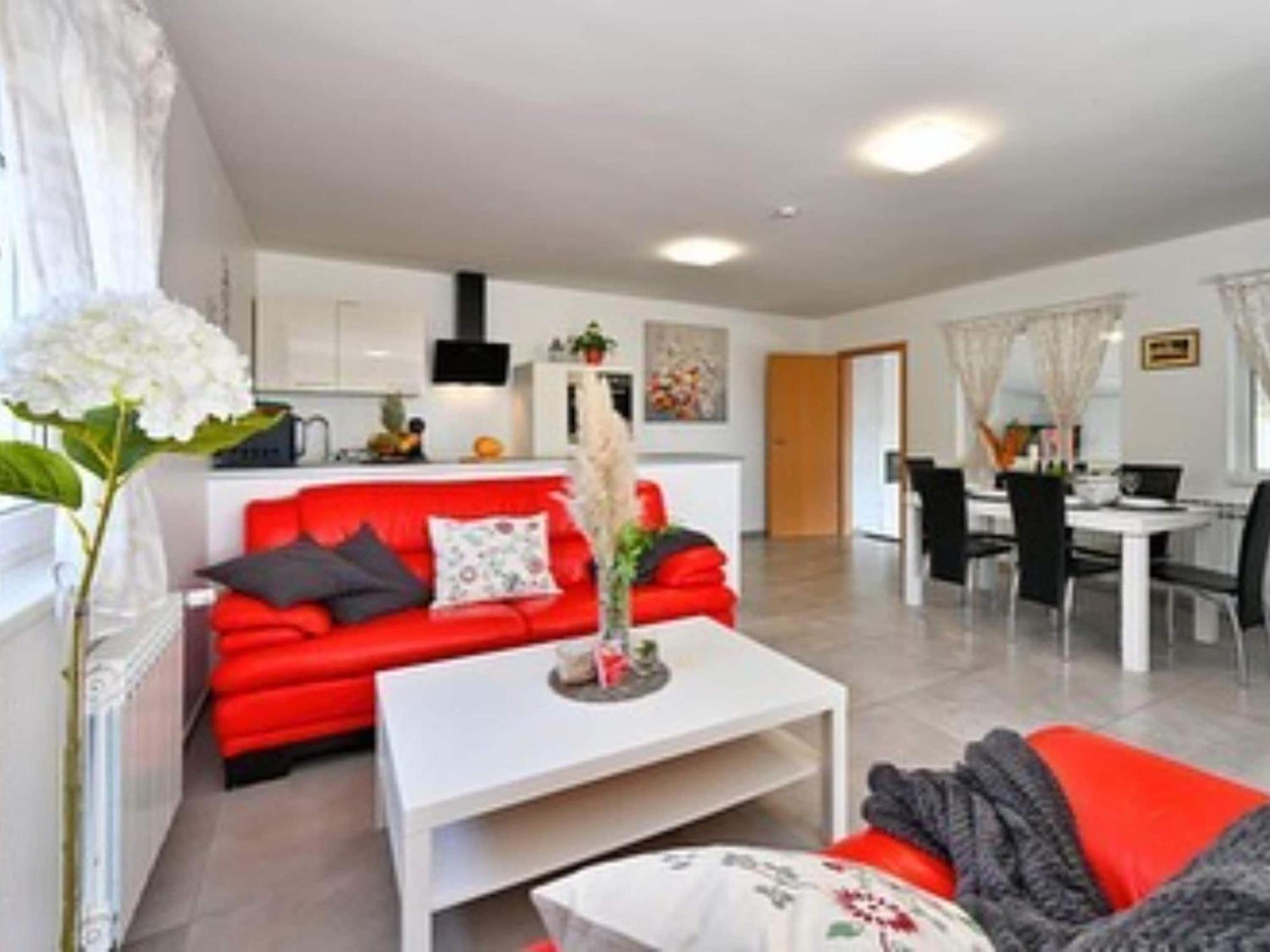 Villa Cerina - Three Bedorom With Outdoor Swimming Pool