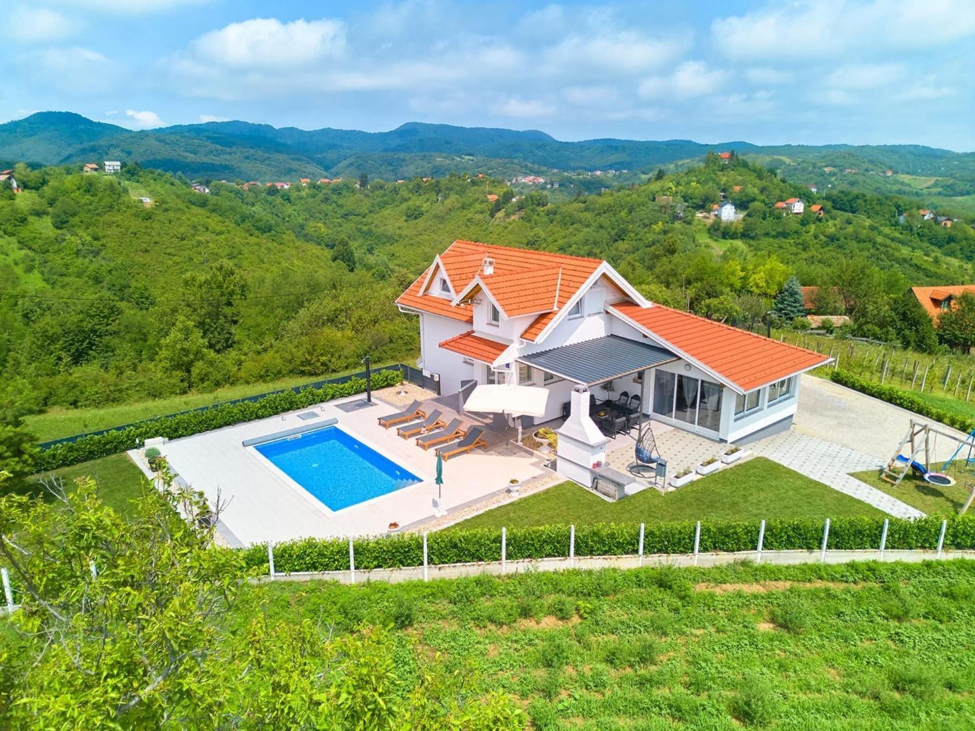 Cerina - Three Bedorom With Outdoor Swimming Pool Villa *